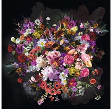 Boeket met diverse bloemen op een donkere achtergrond