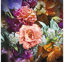 Close-up van een bloemenboeket met rozen en andere bloemen