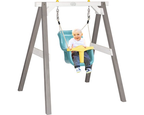 Babyschommel met houten frame en kind