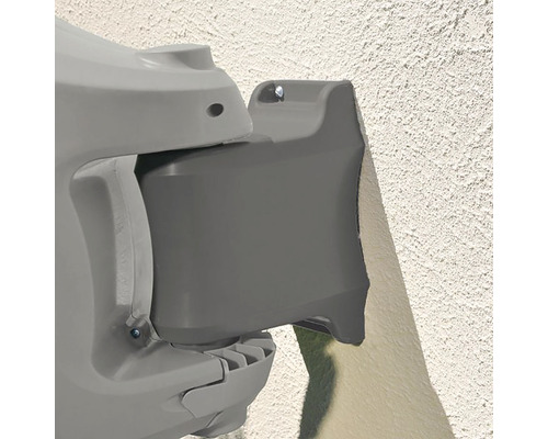 Detailaanzicht van een zonneschermbeugel aan een muur