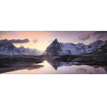 Landschap met bergen, water en rotsen