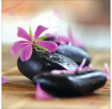 Zwarte stenen met bloemen voor wellness en ontspanning