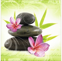 Decoratie met stenen, bamboe en bloemen