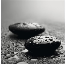 Twee stenen met waterdruppels