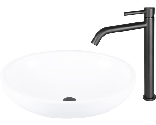 Wastafel van keramiek met kraan voor de badkamer