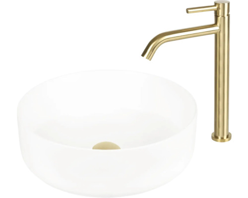 Wastafel van keramiek met goudkleurige kraan