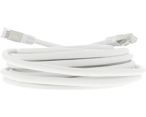 Witte netwerkkabel met RJ45-stekkers