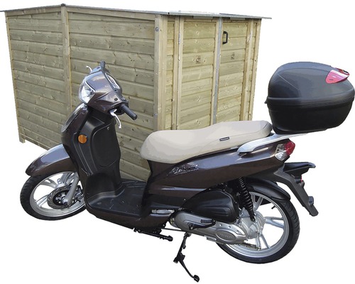 Scooter voor een houten schuur