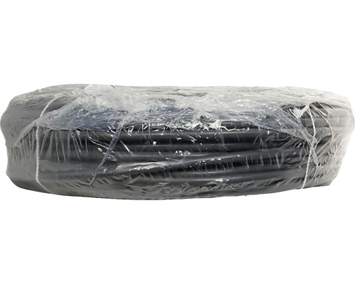 Zwarte irrigatiebuis, verpakt in plasticfolie.