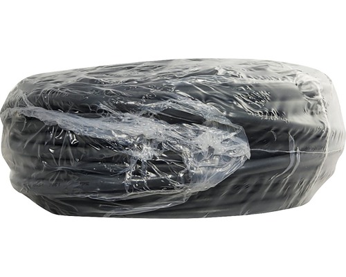 Een rol elektriciteitsdraad verpakt in plastic folie