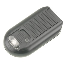 Zwarte LED zaklamp met zonne-energie