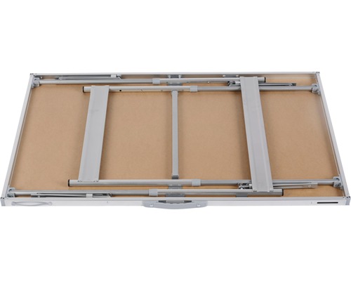 Ingeklapte tafel met aluminium frame en handgreep