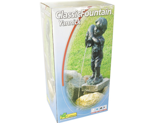 Verpakking van een tuinfonteinfiguur met jongen en kruik