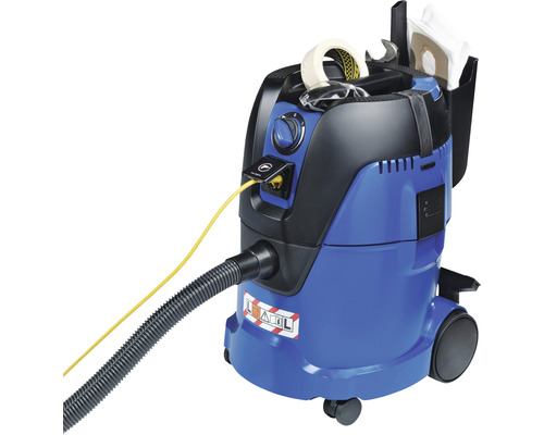 Blauwe nat- en droogzuiger met accessoires