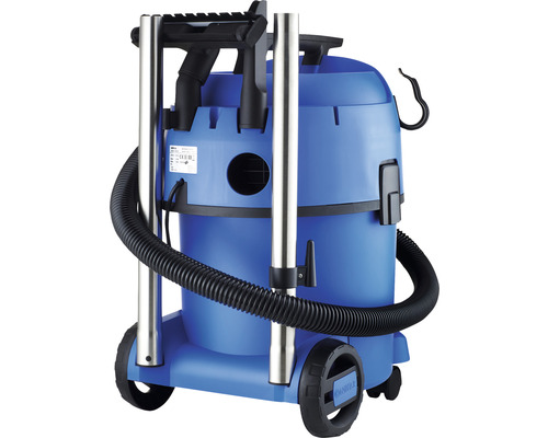 Blauwe nat- en droogzuiger met wielen en slang