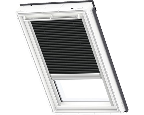 Dakvenster met gesloten plissé gordijn als zonwering