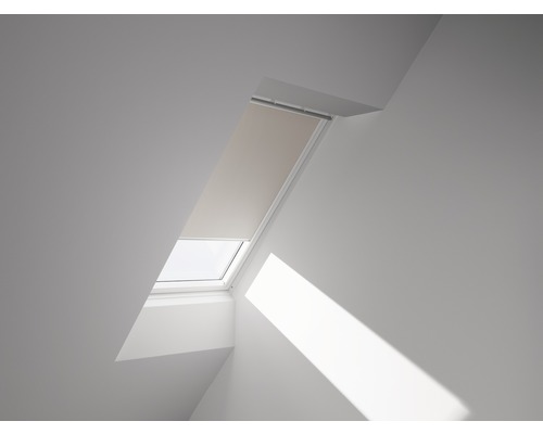 VELUX Rolgordijn verduisterend handbediend DKL C02 1085SWL beige Dakvenster met rolgordijn in interieur