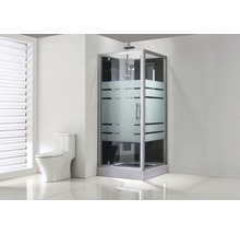 Badkamer met douche en toilet