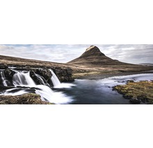 Landschap met waterval en berg