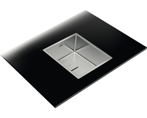 Roestvrijstalen spoelbak op een werkblad