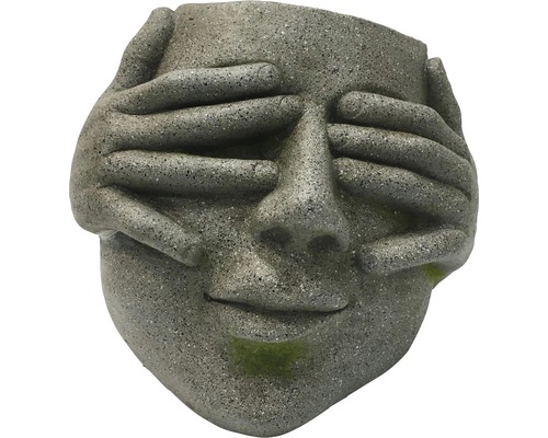 Decoratieve plantenbak in de vorm van een gezicht met handen voor de ogen