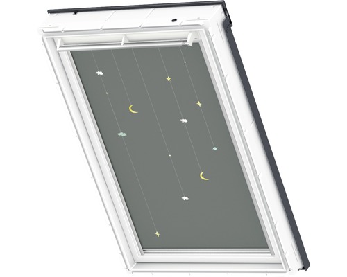 Dakvenster met verduisteringsrolgordijn met sterren, manen en wolken