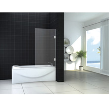 Moderne badkamer met ligbad en glazen douchewand
