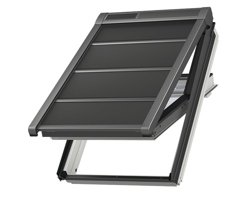 Geopend dakraam met rolluik