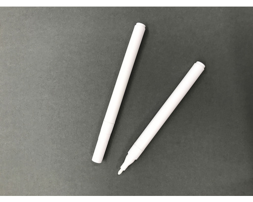 Twee witte markeerstiften