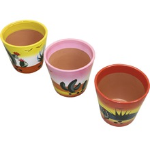 Drie beschilderde bloempotten met woestijnmotieven