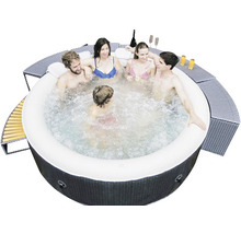 Opblaasbare whirlpool met mensen en accessoires