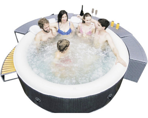 Opblaasbare whirlpool met mensen en accessoires