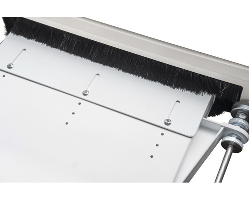 Detailaanzicht van een veegmachine met borstel, schroeven en bevestigingsmiddelen.