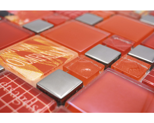 Close-up van glasmozaïektegels in vierkante vorm