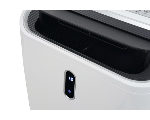 Detailweergave van een wit mobiel airconditioningapparaat met digitaal display