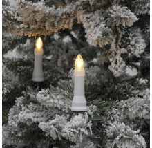 LED kerstboomkaarsen op een besneeuwde kerstboom