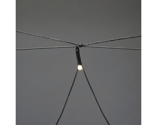 Detailopname van een draadconstructie met ledverlichting