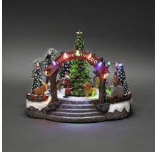 Decoratieve kerstdierentuinscène met kerstboom, figuren en verlichting