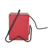 Achteraanzicht van een rood lasapparaat met zwarte kabel en handgreep