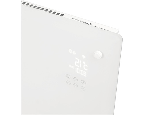 Close-up van een witte radiator met digitale display en bedieningselementen