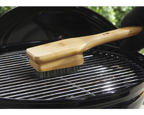 Grillborstel met houten handvat reinigt grillrooster