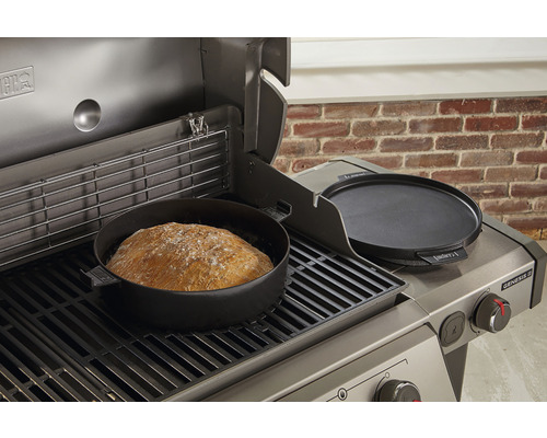 Brood bakken in een Dutch Oven op een gasbarbecue