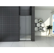 Badkamer met douchecabine, wandrek en kamerplant