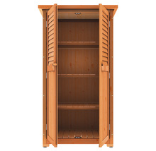 Houten tuinkast met open lamellendeuren en planken