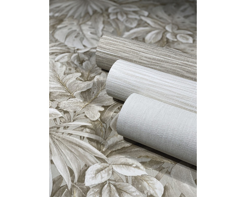 Drie rollen behang met bloem- en streepmotieven