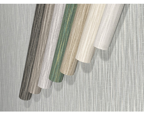 Meerdere rollen textielbehang in verschillende kleuren.