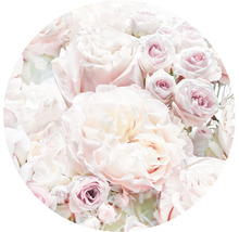 Close-up van een arrangement van rozen en pioenen