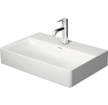 Rechthoekige waskom van sanitair keramiek met kraan