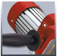 Detailopname van een tegelsnijmachine met zwarte handgreep en Einhell Logo.