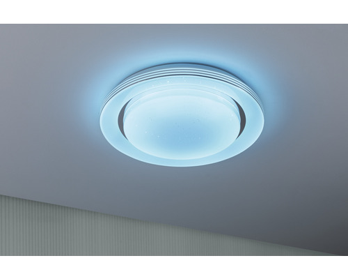 Ronde plafondlamp aan het plafond gemonteerd